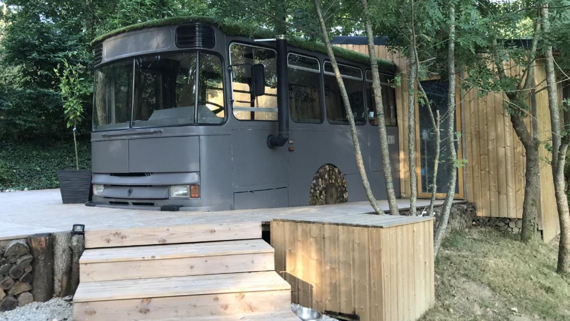Bus Atypique Au Bord Du Canal Du Midi Et Au Coeur D'Une Foret 2 Chambres Villepinte  Exteriér fotografie