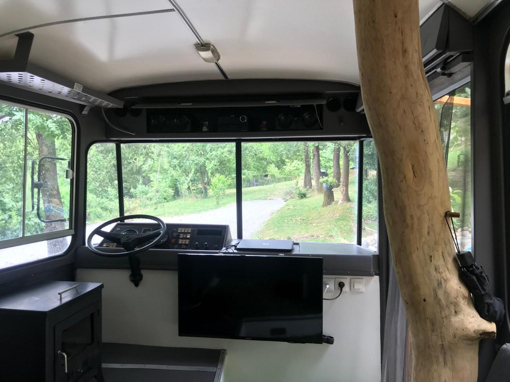Bus Atypique Au Bord Du Canal Du Midi Et Au Coeur D'Une Foret 2 Chambres Villepinte  Exteriér fotografie
