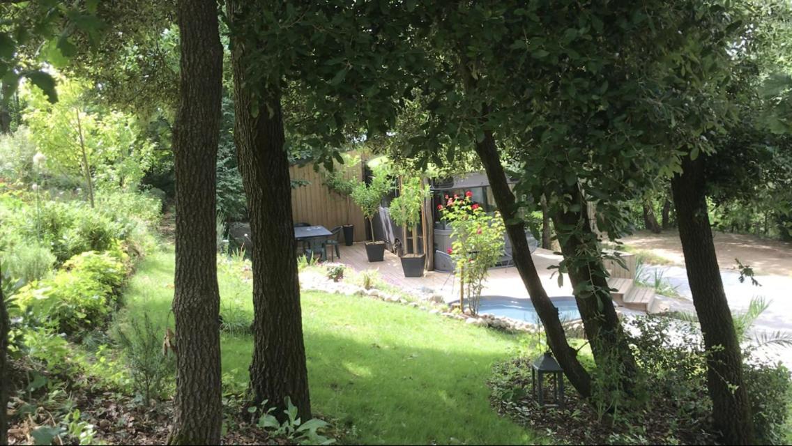 Bus Atypique Au Bord Du Canal Du Midi Et Au Coeur D'Une Foret 2 Chambres Villepinte  Exteriér fotografie