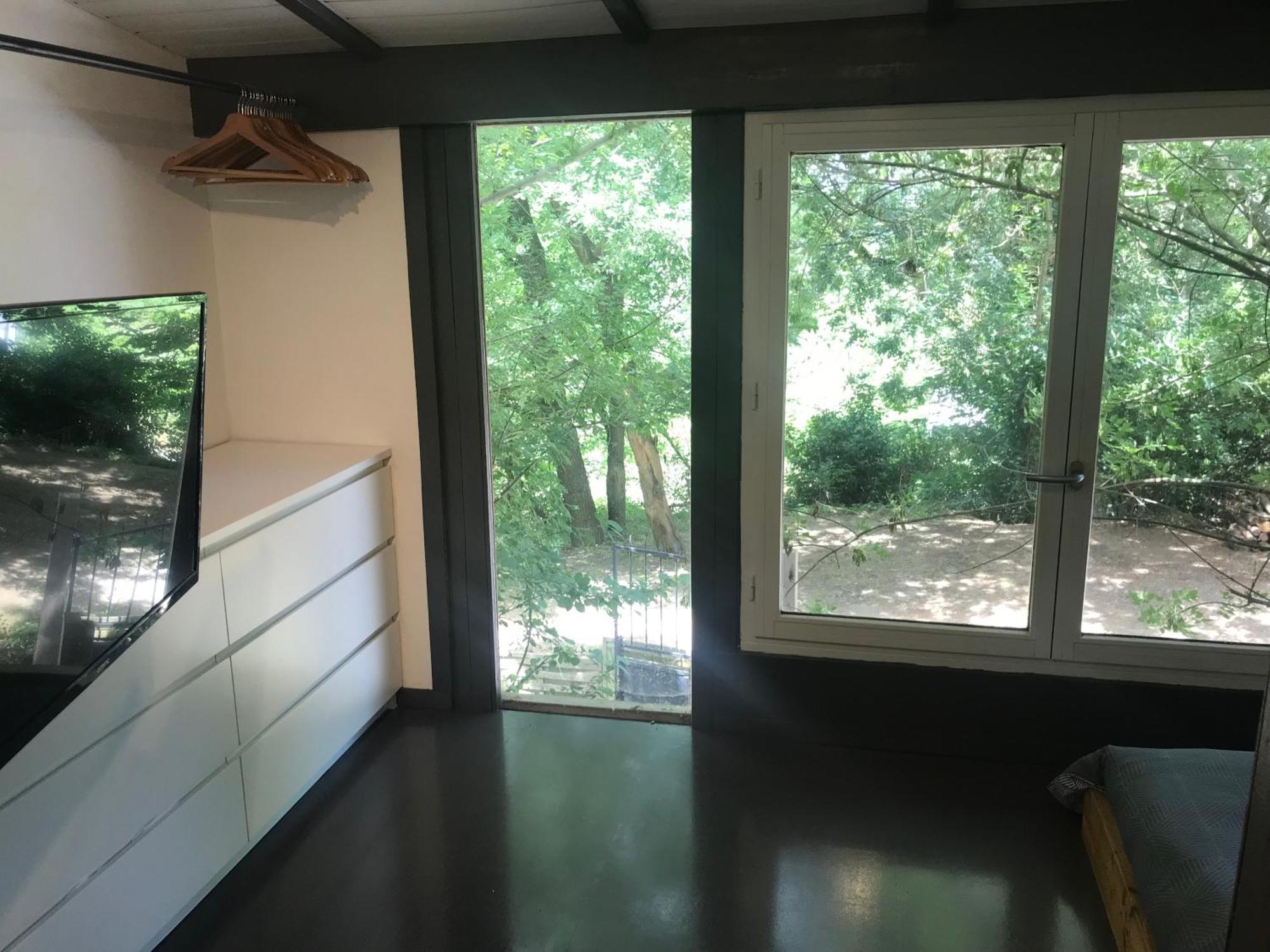 Bus Atypique Au Bord Du Canal Du Midi Et Au Coeur D'Une Foret 2 Chambres Villepinte  Exteriér fotografie