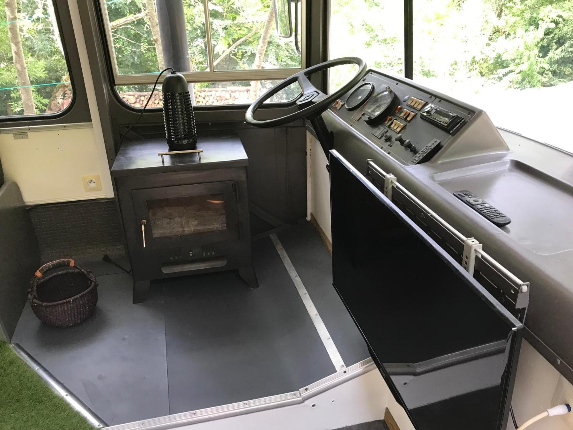 Bus Atypique Au Bord Du Canal Du Midi Et Au Coeur D'Une Foret 2 Chambres Villepinte  Exteriér fotografie